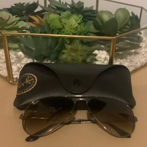 Ray bans aviator style